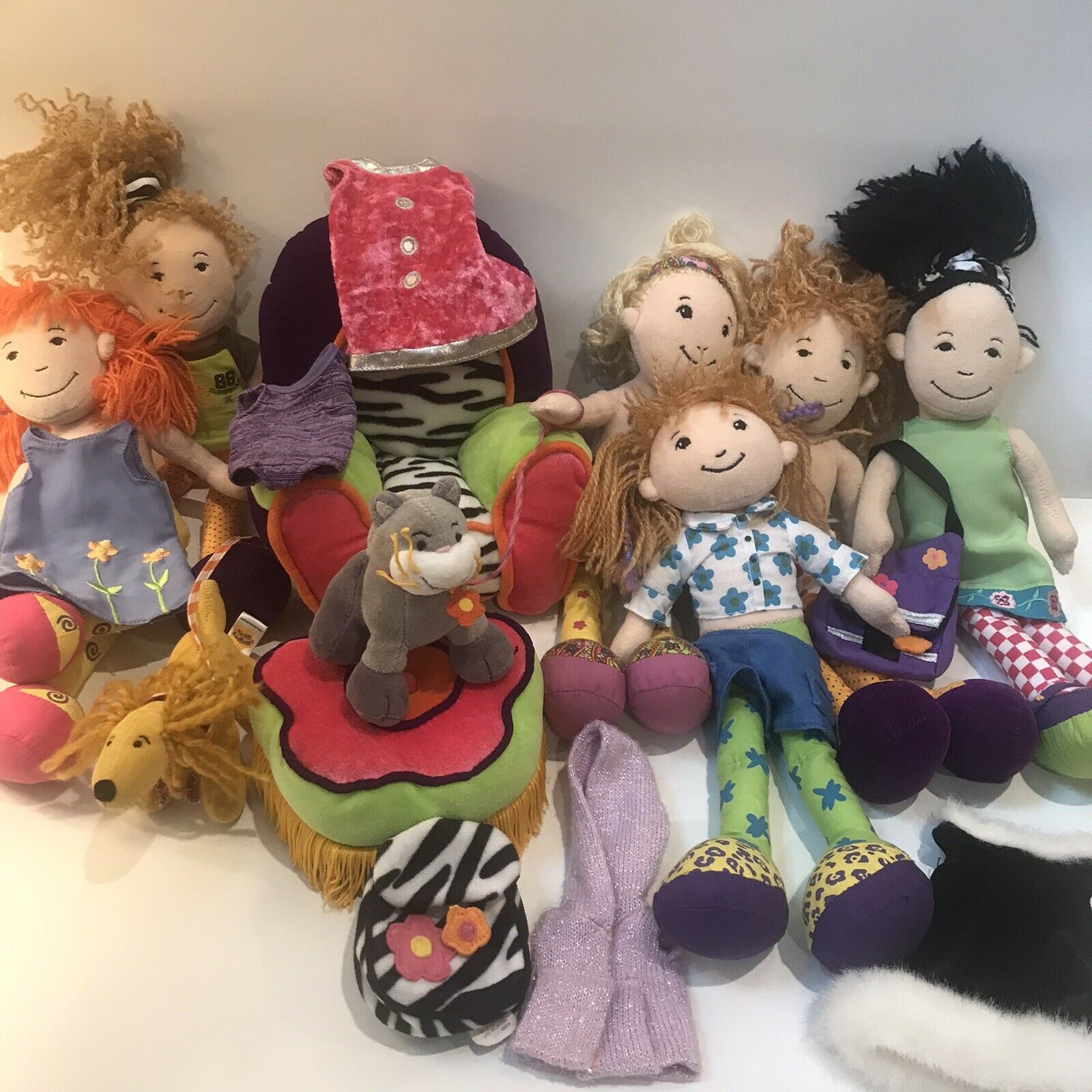 2000 Groovy Girls Plush Dolls (lot Of 6) W/ Various Clothes, Furniture And Pets!
